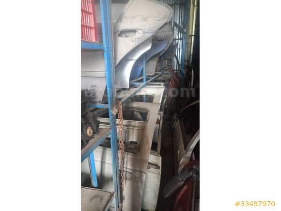 Volkswagen Caddy bir sol ön kapı kırmızı renk çıkma orijinal