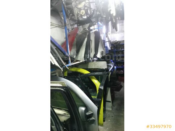 Volkswagen Caddy bir sol ön kapı kırmızı renk çıkma orijinal