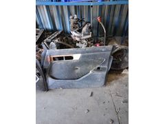 Mercedes W 126 kasa sağ ön ve arka kapı döşemeleri