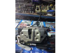 40644138252133 Ford Fiesta 09 15 model sağ ön kapı kilidi