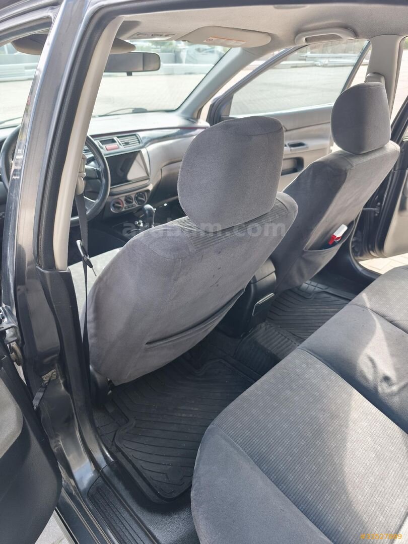Sahibinden Mitsubishi Lancer 1.6 Comfort 2004 Model Adana 296.500 km Füme 6