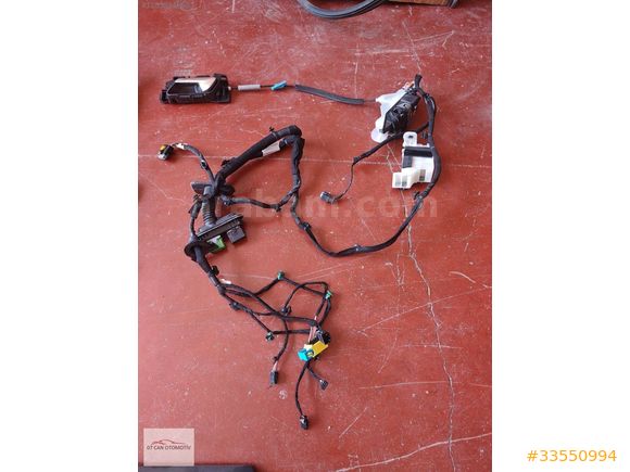 DOBLO COMBO RİFTER SOL ÖN KAPI CAM KRİKOSU TESİSAT KAPI ÇITASI