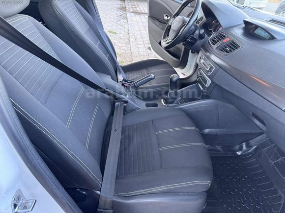 ÖZMAR'DAN 2015 MODEL MEGANE 1.5 DCI TOUCH PLUS 200 XXX KM DE