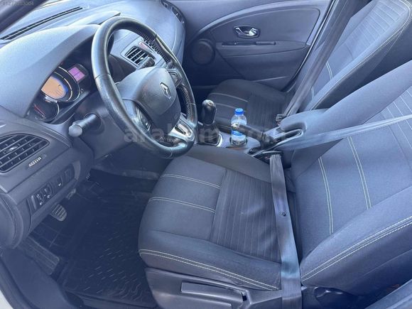 ÖZMAR'DAN 2015 MODEL MEGANE 1.5 DCI TOUCH PLUS 200 XXX KM DE