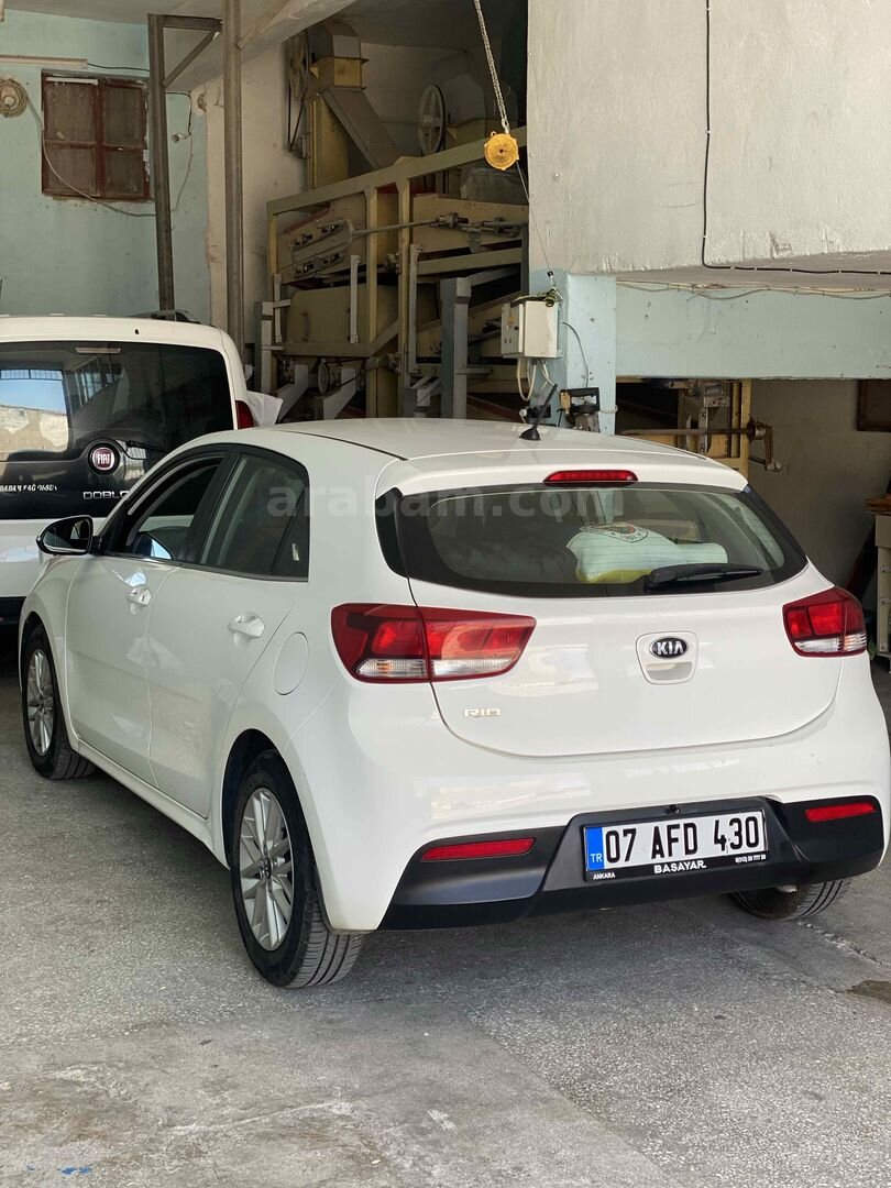 Sahibinden Kia Rio 1.25 CVVT Concept 2017 Model Nevşehir 104.500 km Beyaz 5