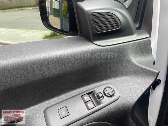 TAKAS'LI 2024 COMBO CARGO XL ELEGANCE 1.5 D AUTO CAMLI %20KDV
