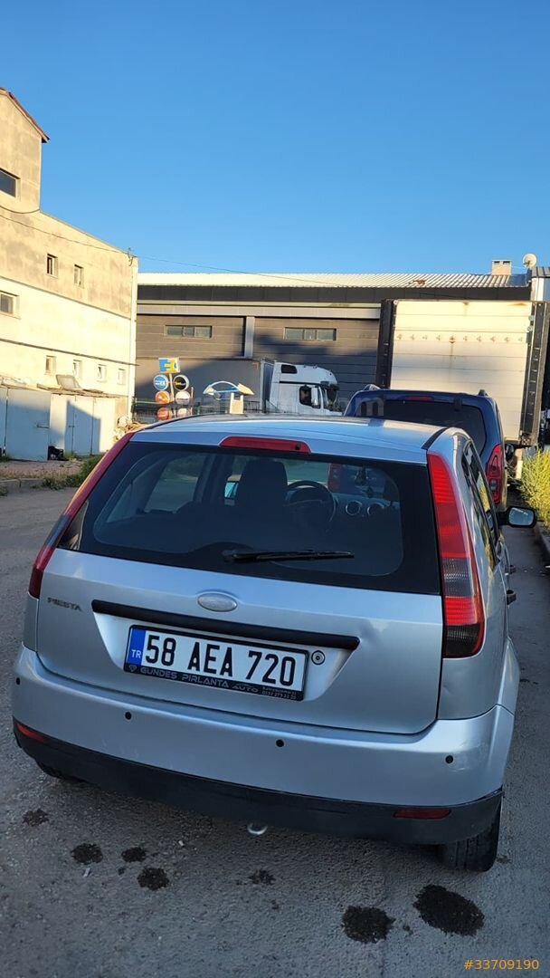 Sahibinden Ford Fiesta 1.4 Comfort 2005 Model Sivas 229.000 km Gri (Gümüş) 4