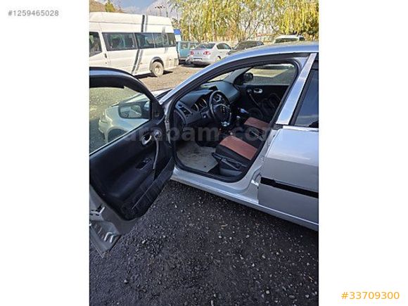 ERBENLERDEN ÇOK TEMİZ BENZİN+LPG li MEGANE 2
