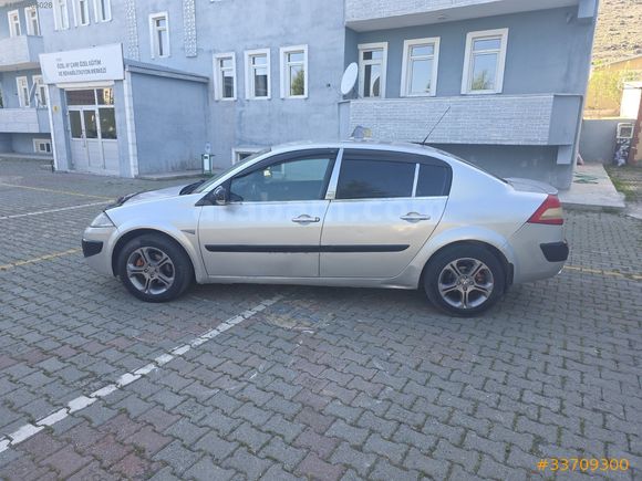 ERBENLERDEN ÇOK TEMİZ BENZİN+LPG li MEGANE 2