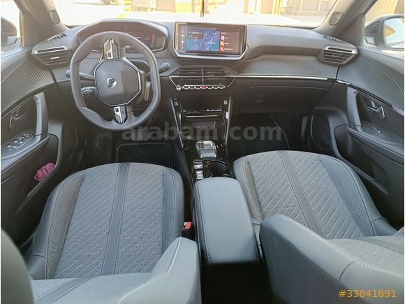 Peugeot e-2008 Allure 2025 Model  hatasız boyasız tramer sız cam tavan