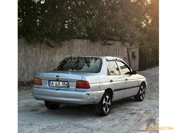 Sahibinden Ford Escort 1.8 CLX 1997 Model