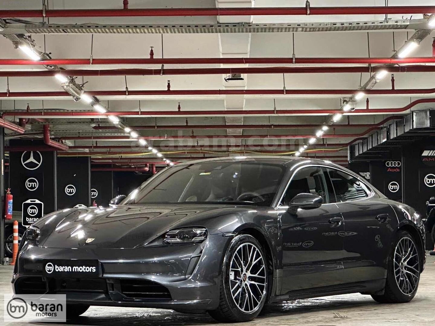 Galeriden Porsche Taycan Elektrik Turbo 2021 Model İstanbul 9.800 km Füme 2