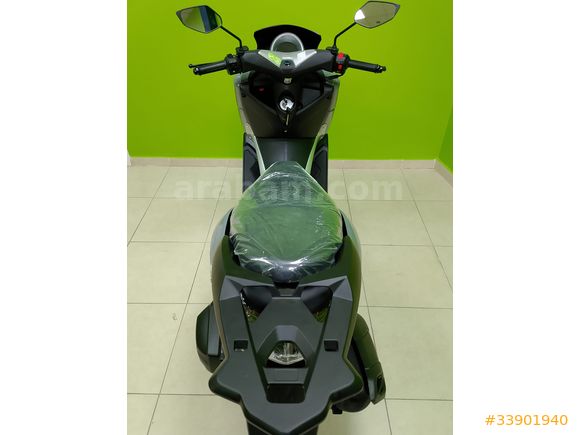 REVOLT RSX4 SCOOTER