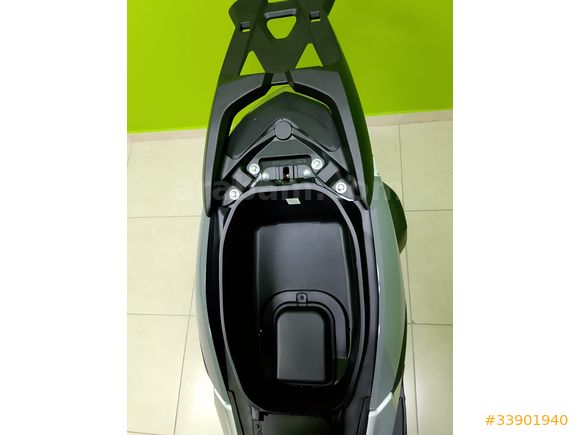 REVOLT RSX4 SCOOTER