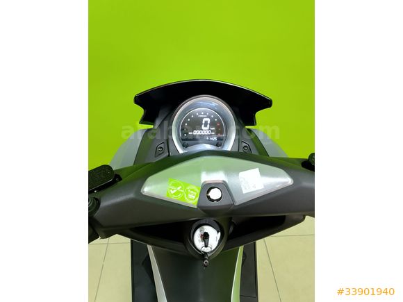 REVOLT RSX4 SCOOTER