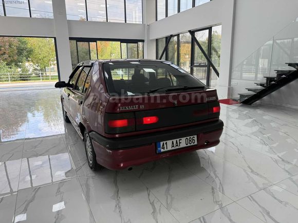 1998 MODEL 1.6 EUROPA AİLE ARACI