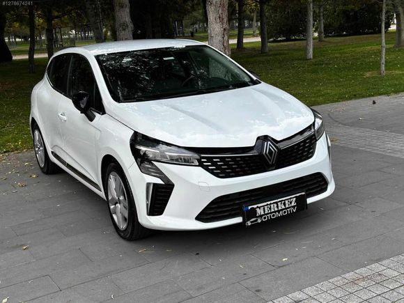 2023 RENAULT CLİO 1.0 TCE EVOLUTİON OTOMATİK 39 Bin KM BAKIMLI