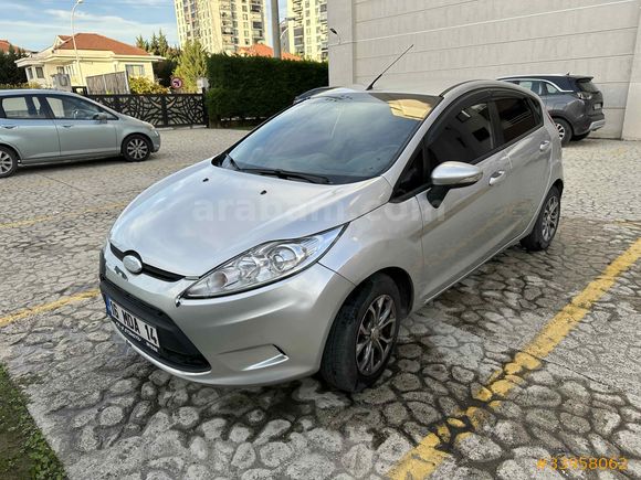 2012 MODEL  EXTRALARI OLAN  DÜŞÜK KM  DİZEL FORD FİESTA