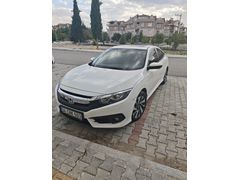 Beyaz melek podyumda