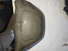 Mitsubishi L200 airbag