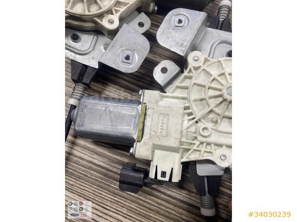 ET76A23201 CD FORD COURİER SOL ÖN CAM KRİKO MOTORLU