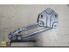 VOLKSWAGEN CADDY GRİ SAĞ KAPUT MENTEŞESİ 2005-2010 1T0 823 302