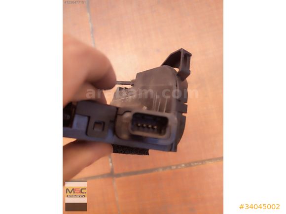 EXPRESS COMBİ SOL ARKA SÜRGÜLÜ KAPI KİLİDİ 825035497R