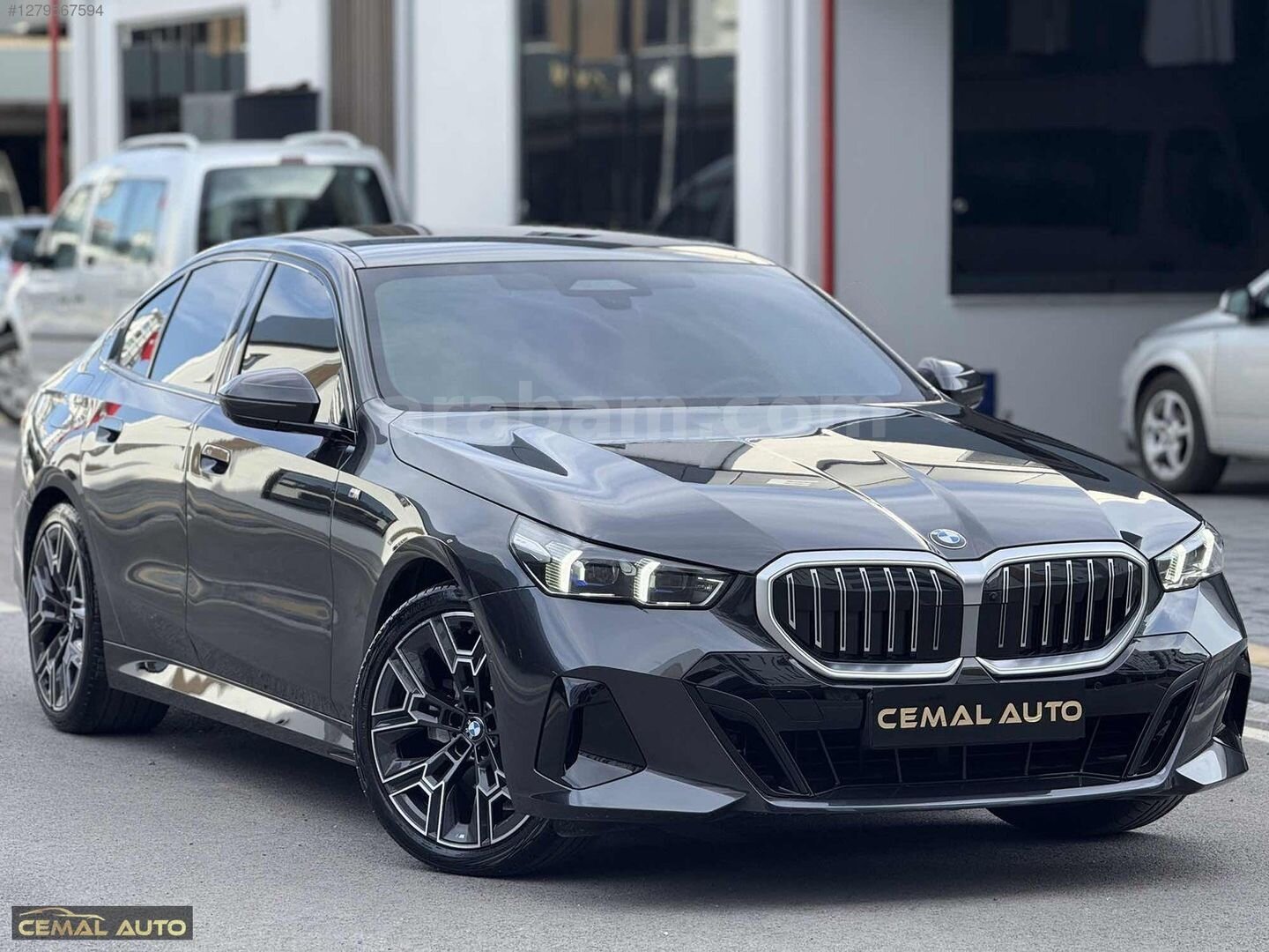 CEMAL AUTO''2024 5.20İ M SPORT BOYASIZ HATASZ İÇİ VEGANZE(VİŞNE) 2