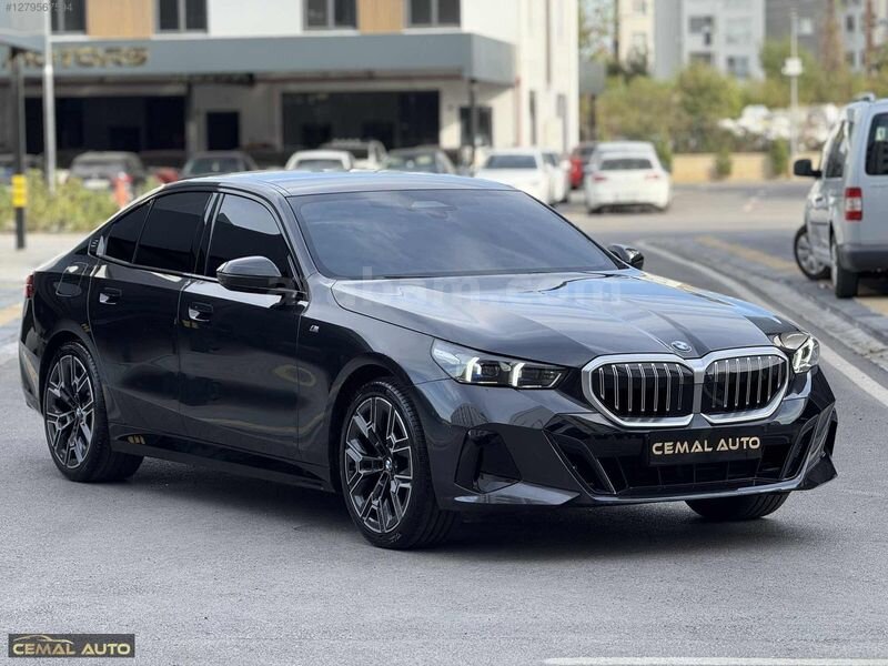 CEMAL AUTO''2024 5.20İ M SPORT BOYASIZ HATASZ İÇİ VEGANZE(VİŞNE)