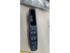 Megane 3-III Ön Sol Cam Düğme Paneli Kasalı Tek Soket 809610016R