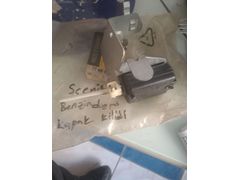 Scenic 1 benzin depo kapak kilidi orijinal mais sıfır 7700838342