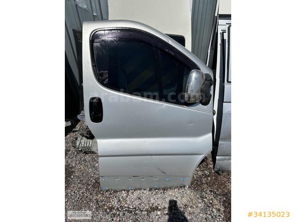 Renault trafic sağ ön kapı
