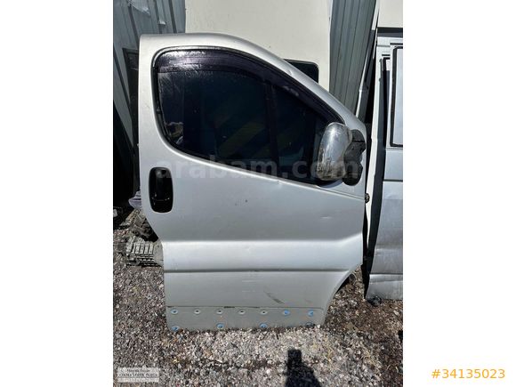 Renault trafic sağ ön kapı