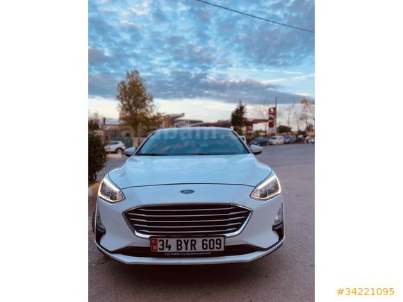 Emsallerinin en uygunu Ford Focus 1.5 TDCi ecoblu Trend X 2019 çıkışlı 2018 Model 