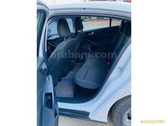 Emsallerinin en uygunu Ford Focus 1.5 TDCi ecoblu Trend X 2019 çıkışlı 2018 Model 