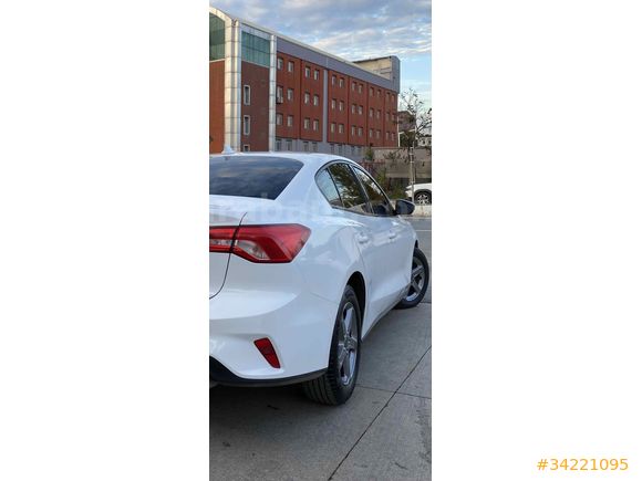 Emsallerinin en uygunu Ford Focus 1.5 TDCi ecoblu Trend X 2019 çıkışlı 2018 Model 