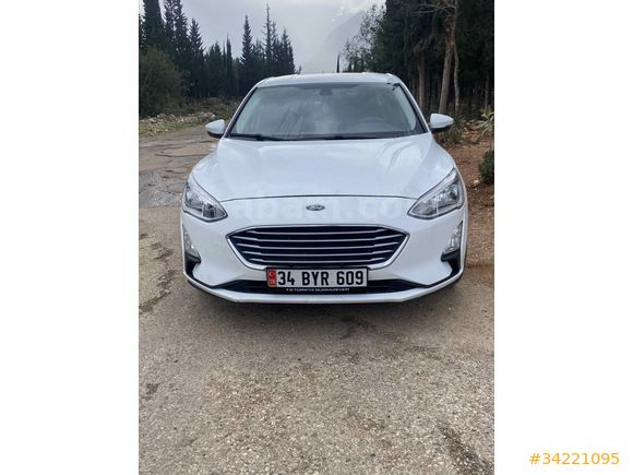 Emsallerinin en uygunu Ford Focus 1.5 TDCi ecoblu Trend X 2019 çıkışlı 2018 Model 