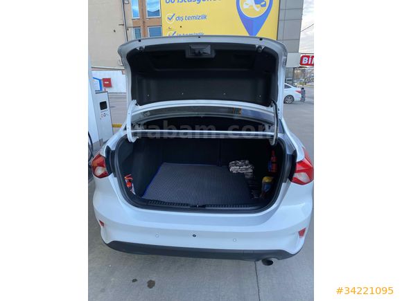 Emsallerinin en uygunu Ford Focus 1.5 TDCi ecoblu Trend X 2019 çıkışlı 2018 Model 