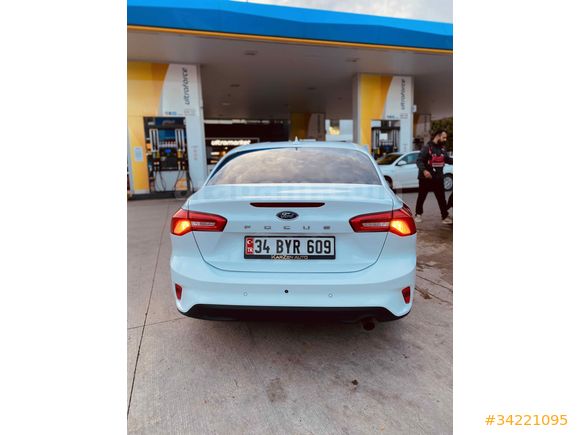 Emsallerinin en uygunu Ford Focus 1.5 TDCi ecoblu Trend X 2019 çıkışlı 2018 Model 