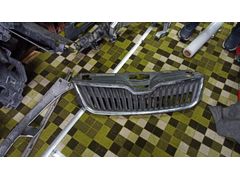 SKODA RAPİD ÖN PANJUR