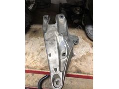 7H0199370B 7H0199370F TRANSPORTER 1.9 TDİ AXB MOTOR KULAĞI ARKA