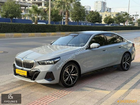 2024/B-M-W/M SPORT/5.20İ/BROOKLYN GRİ/SOĞUTMA/20 JANT/M.KAHVE