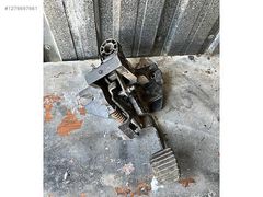 RENAULT TRAFİC DEBRİYAJ PEDALI 14017095