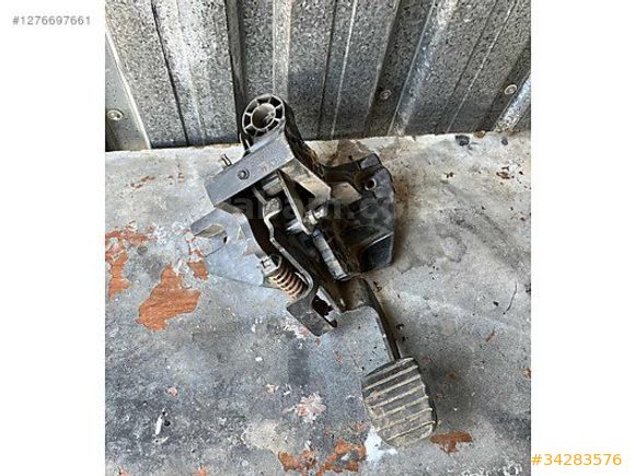 RENAULT TRAFİC DEBRİYAJ PEDALI 14017095