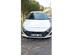 Sahibinden Hyundai i20 1.4 MPI Style 2023 2024 çıkışlı Model  araç sigorta şirketinden alınma  ağır  hasar kayıtlı muayene yeni 4  lastik sıfır takıl.