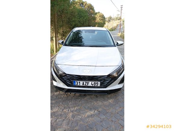 Sahibinden Hyundai i20 1.4 MPI Style 2023 2024 çıkışlı Model  araç sigorta şirketinden alınma  ağır  hasar kayıtlı muayene yeni 4  lastik sıfır takıl.