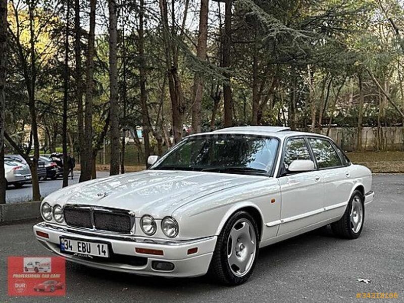 Galeriden Jaguar XJR 4.0 1997 Model İstanbul 200.000 km Beyaz