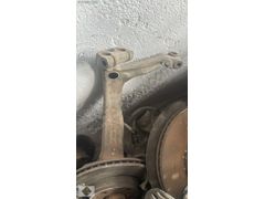 AUDİ A4 - A6 - VW PASSAT ÖN SOL TAŞIYICI 8D0407257