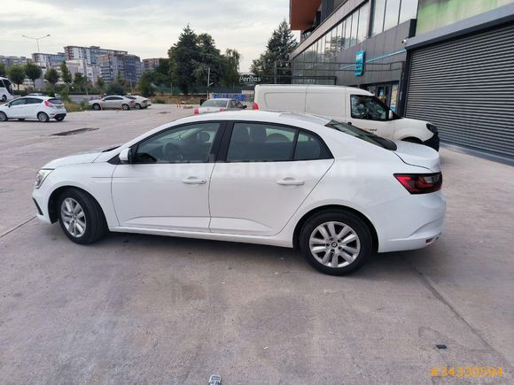 Sahibiden Temiz Servis Bakımlı Garantili 24 bin km Megane