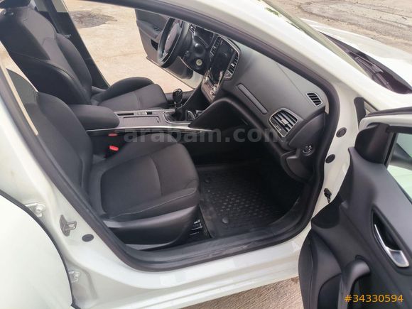 Sahibiden Temiz Servis Bakımlı Garantili 24 bin km Megane